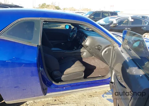 2018 Dodge Challenger Sxt z USA, uszkodzony, nr VIN 2C3CDZAGXJH234469